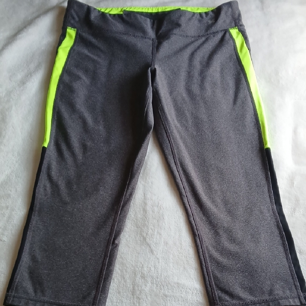 Xersion Charcoal Capri Leggings with Neon Yellow Accents - Picture 4 of 10